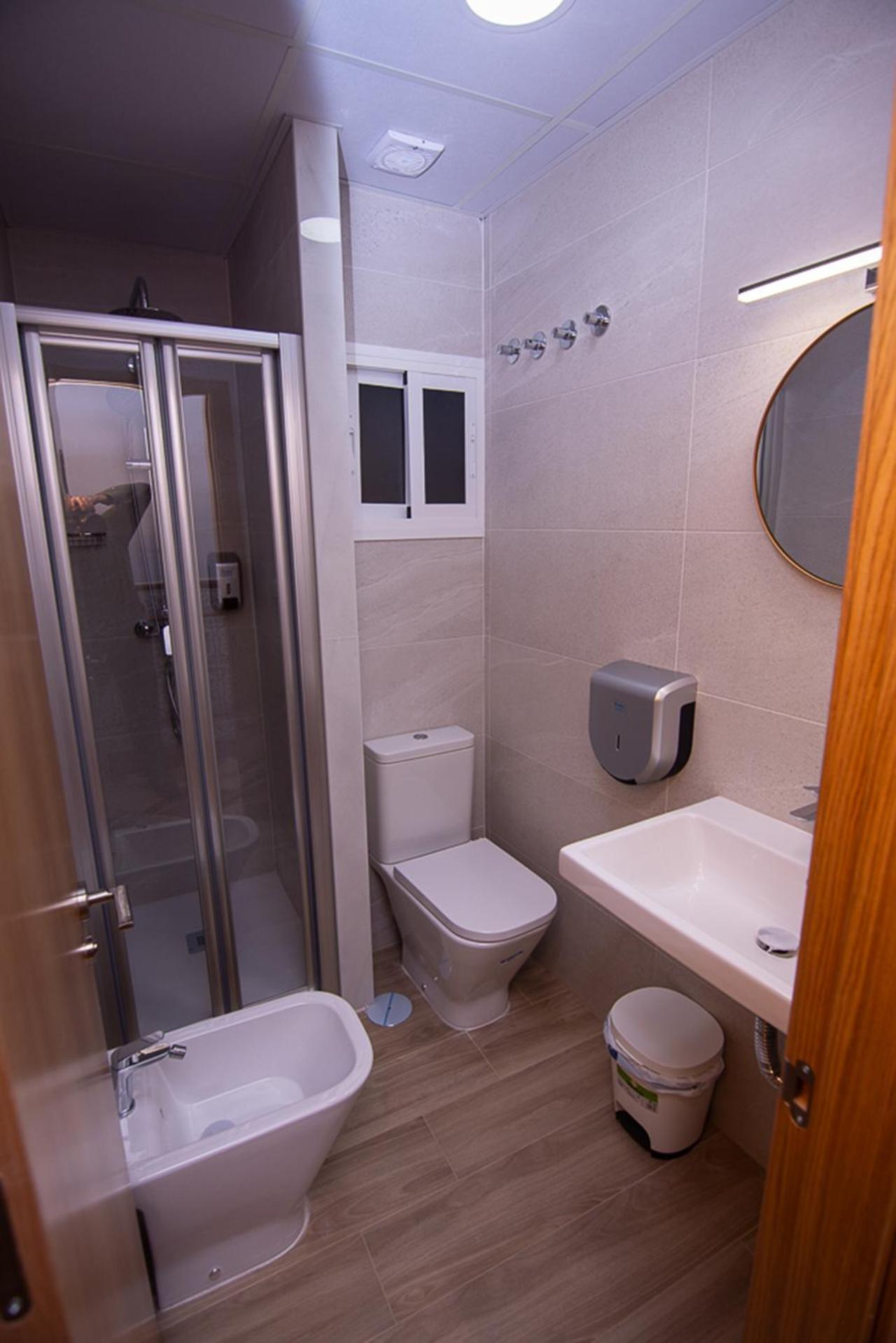 Hostal Guillot Torremolinos Exterior photo