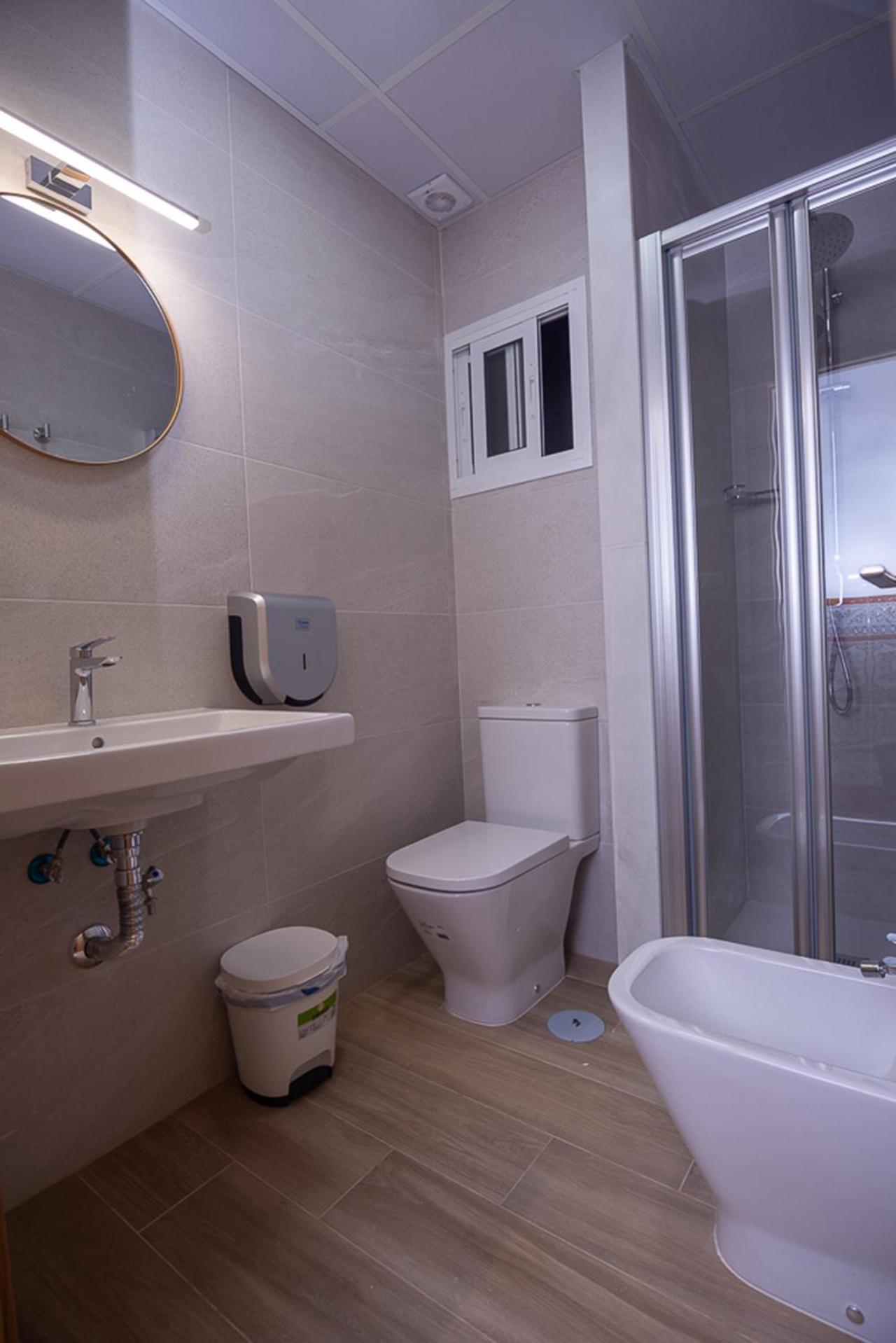 Hostal Guillot Torremolinos Exterior photo