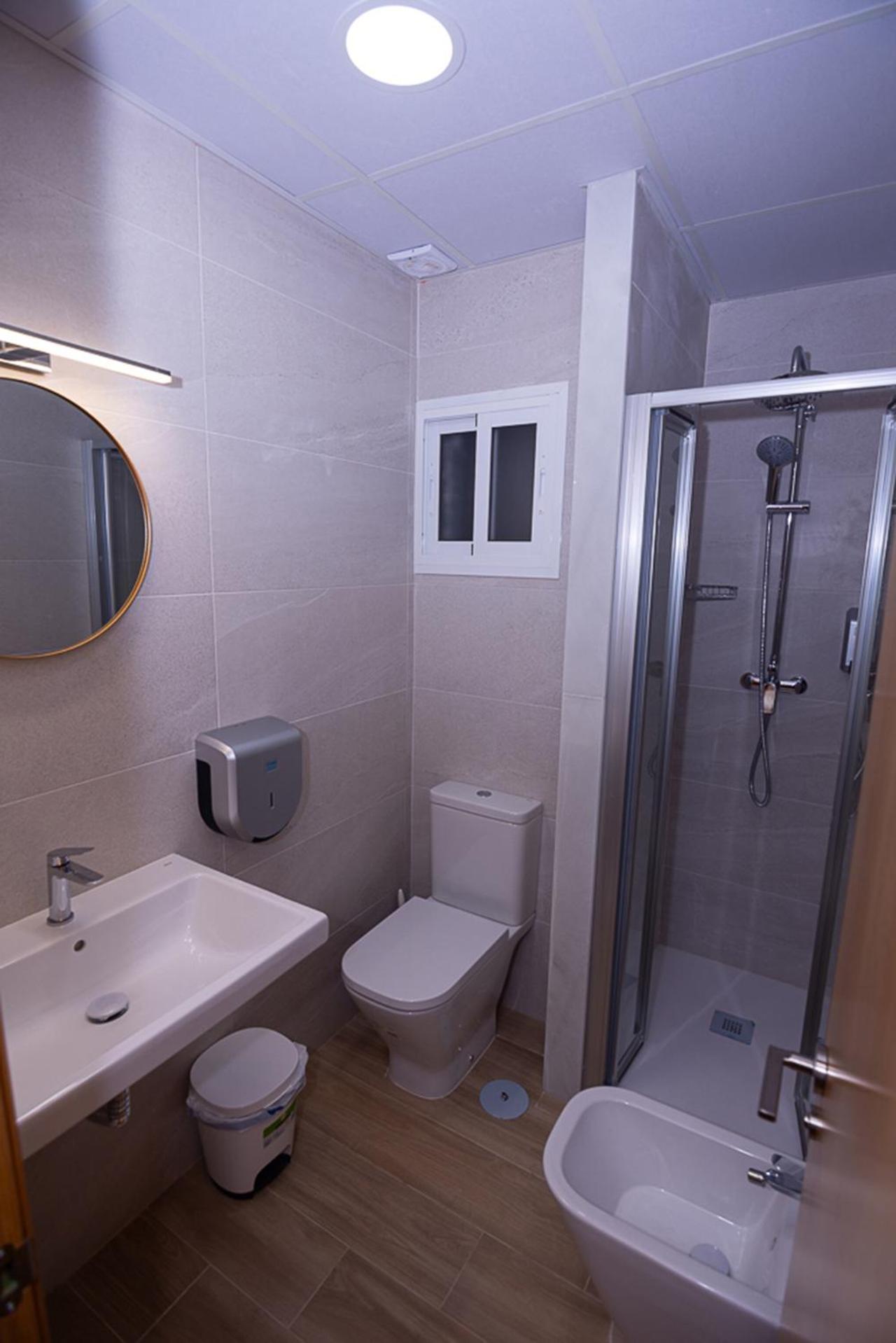 Hostal Guillot Torremolinos Exterior photo