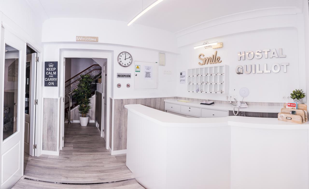Hostal Guillot Torremolinos Exterior photo