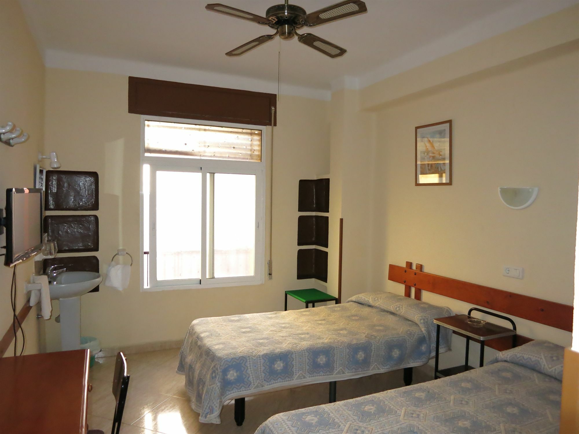 Hostal Guillot Torremolinos Exterior photo