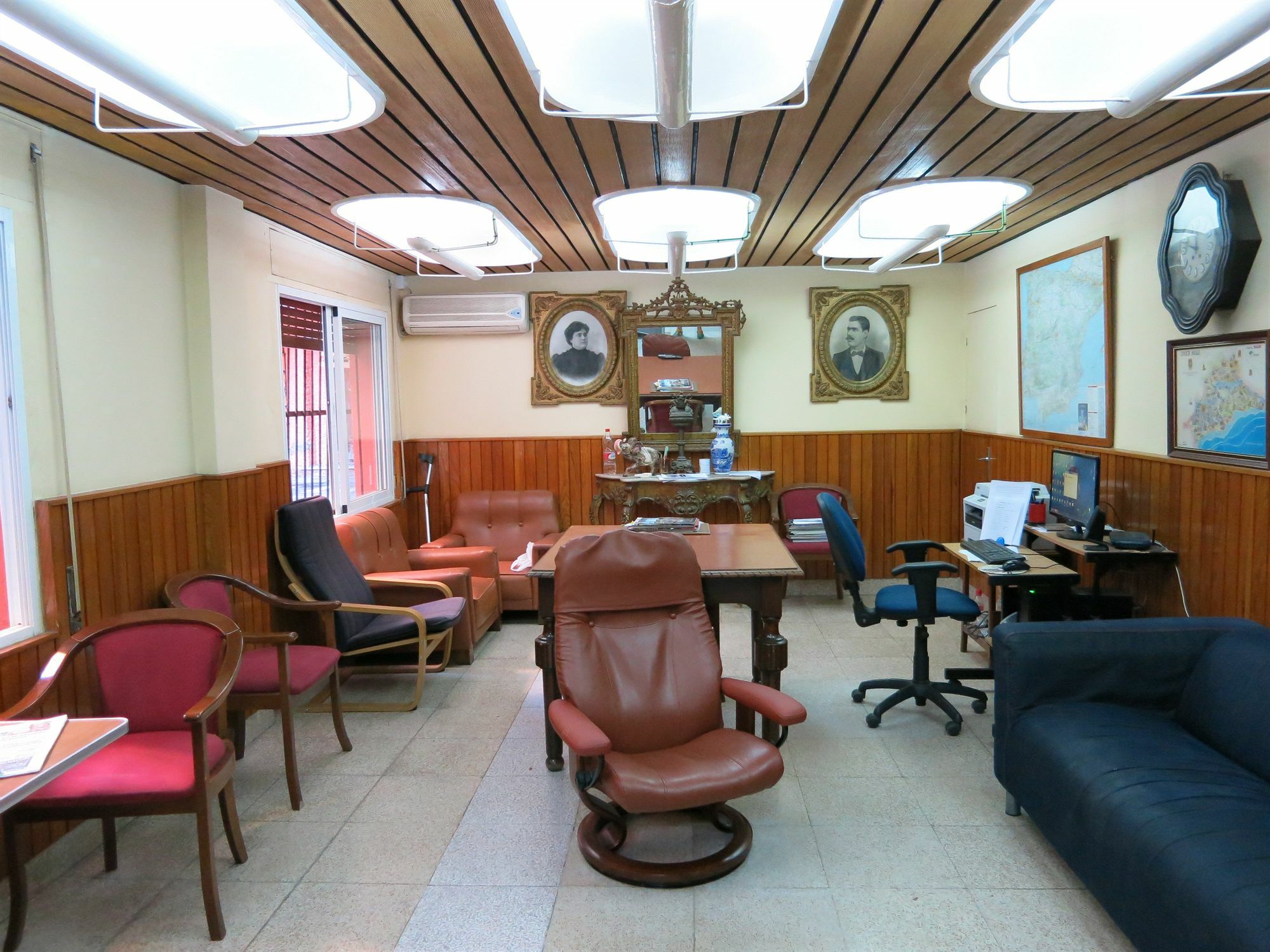 Hostal Guillot Torremolinos Exterior photo