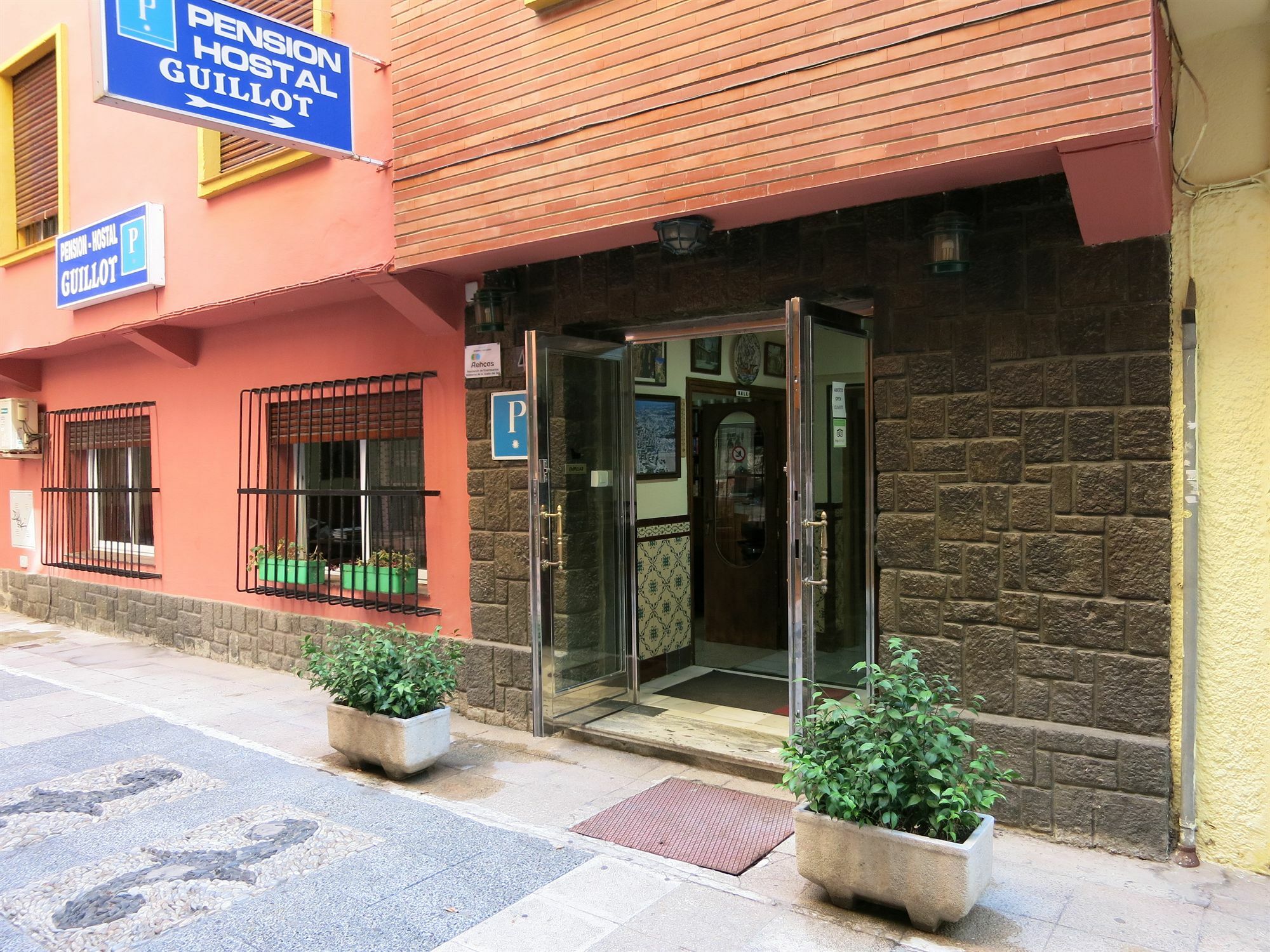 Hostal Guillot Torremolinos Exterior photo