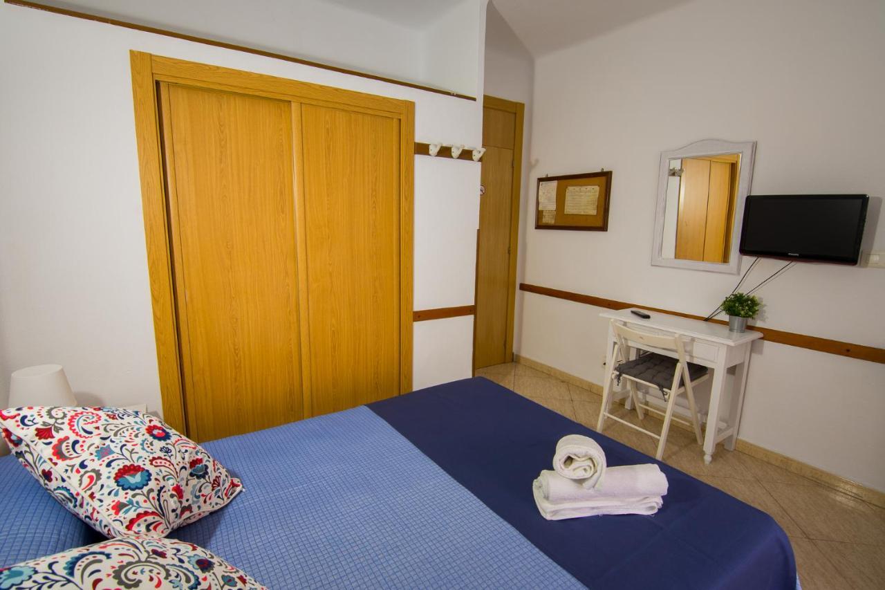 Hostal Guillot Torremolinos Exterior photo