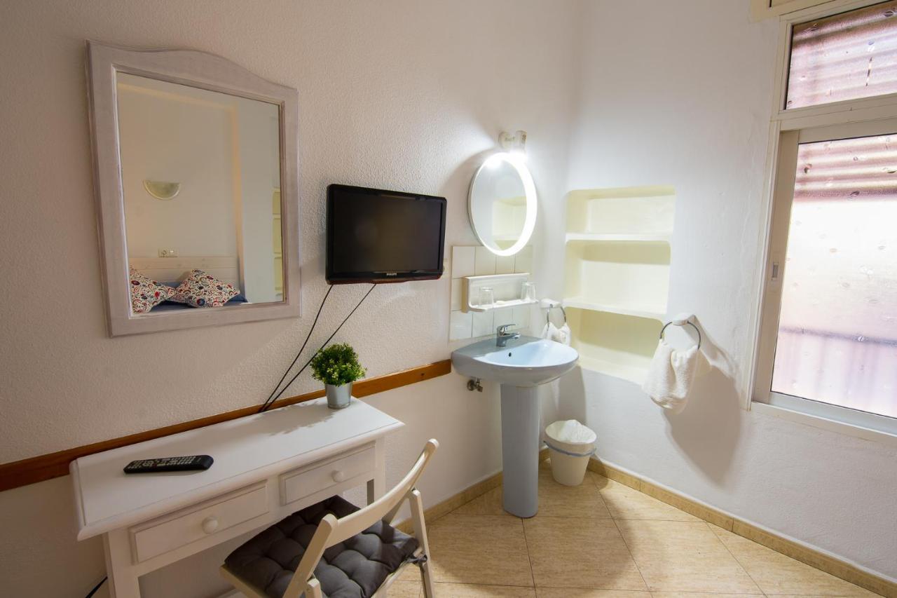 Hostal Guillot Torremolinos Exterior photo