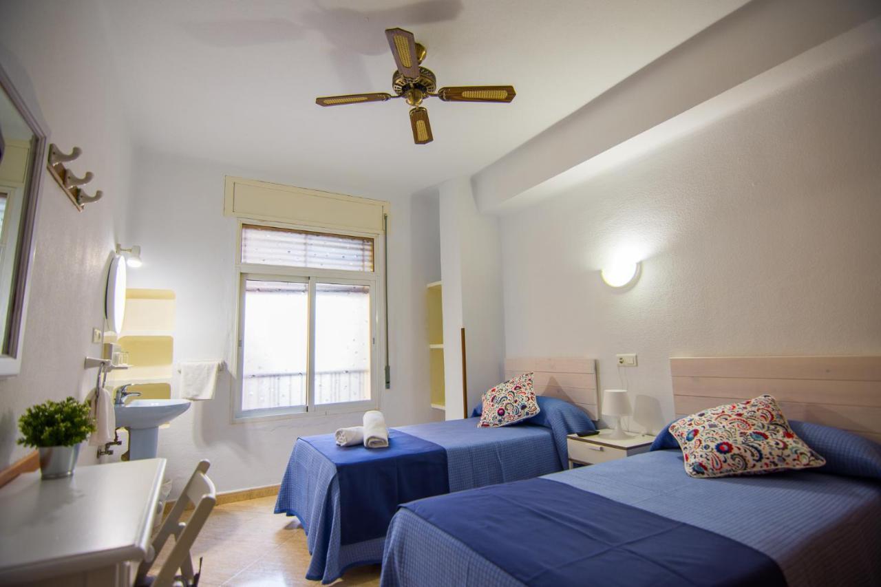 Hostal Guillot Torremolinos Exterior photo