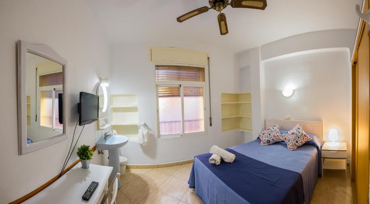 Hostal Guillot Torremolinos Exterior photo
